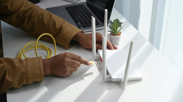 Illustration: Gäste-WLAN im Betrieb: Gastfreundlich, ohne die Tür zum Firmennetz zu öffnen