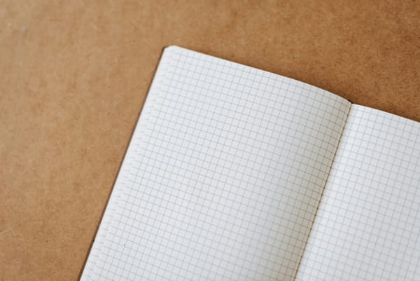 Illustration: Gemini Notebook im Verein: Zehn Jahre Protokolle, eine Frage, eine Antwort
