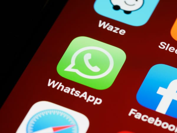 Illustration: WhatsApp im Unternehmen: Bequem, verbreitet – und ein DSGVO-Problem