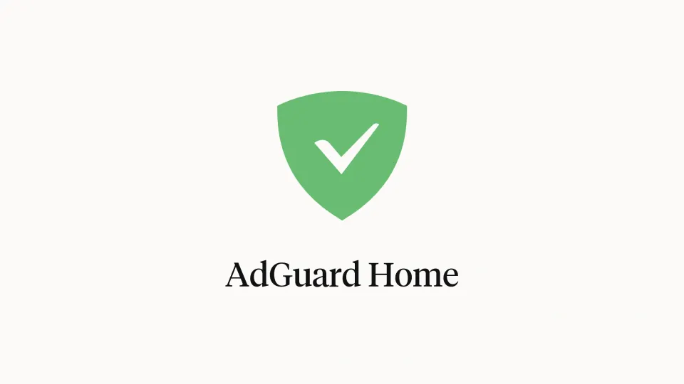 AdGuard Home – Logo und Name auf hellem Grund